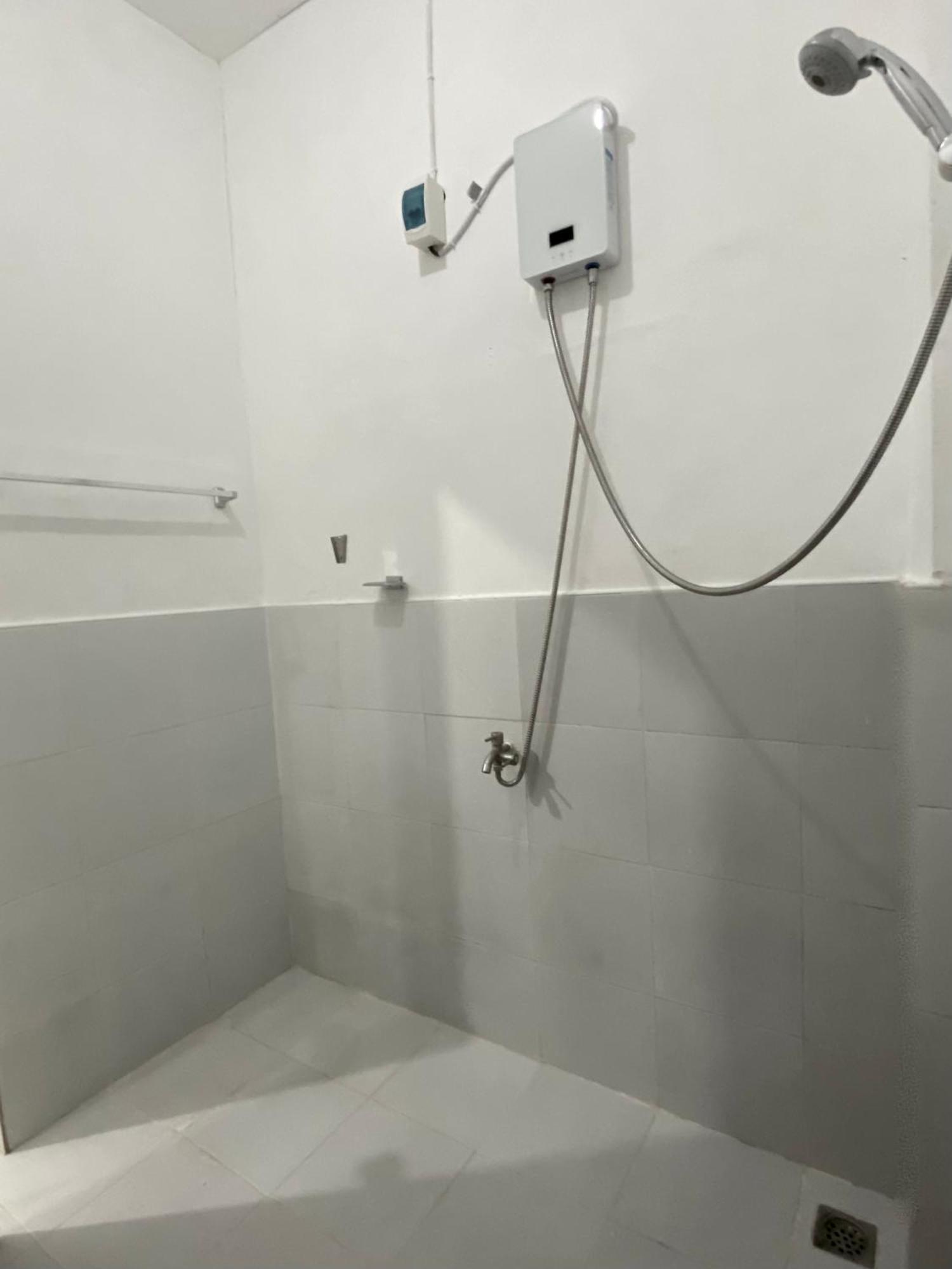 Reddot Guest House General Luna  Exterior photo